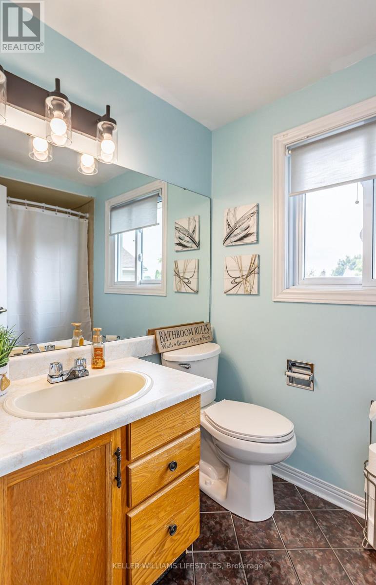212 BEXHILL CLOSE - 32