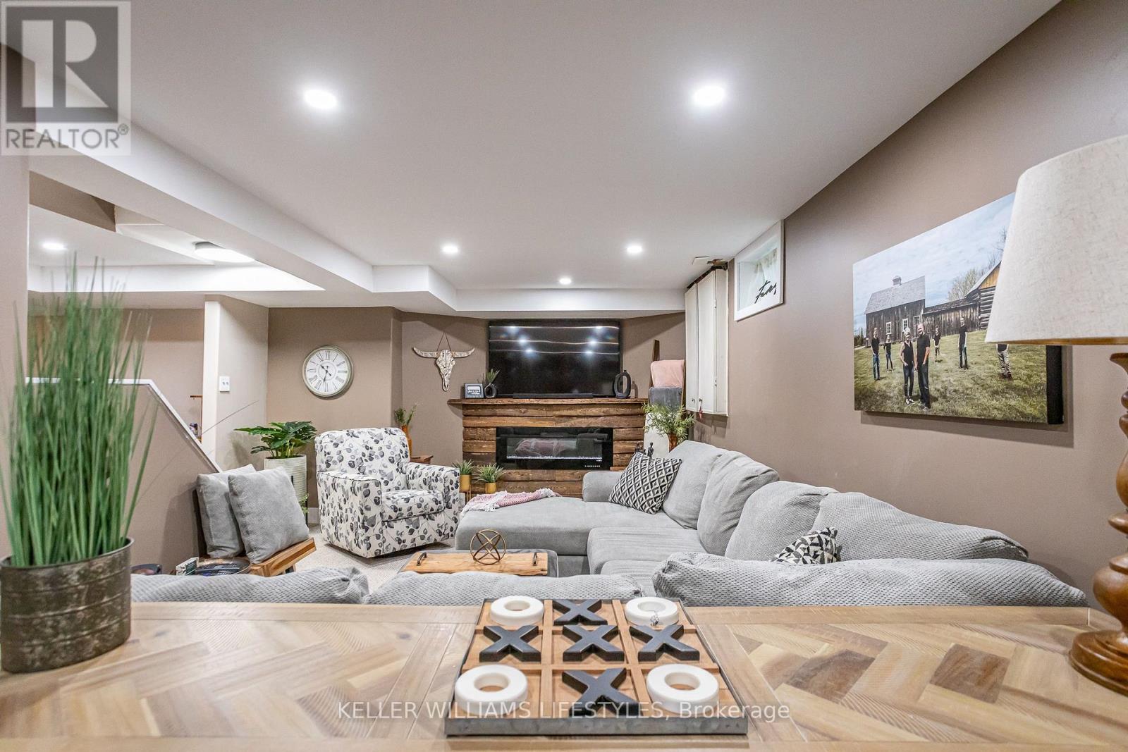 212 BEXHILL CLOSE - 33