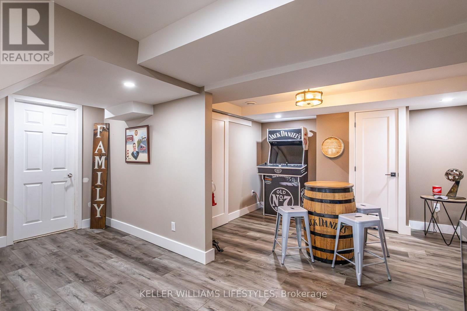212 BEXHILL CLOSE - 36
