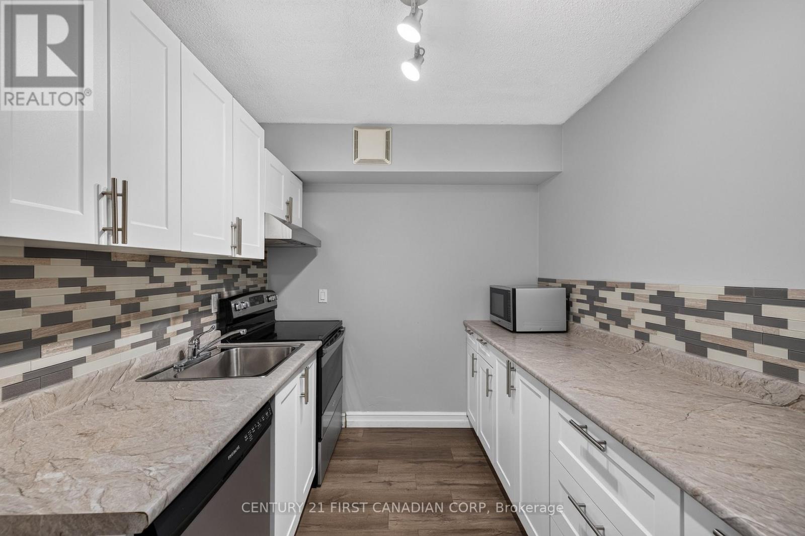 #222 15 JACKSWAY CRESCENT - 16