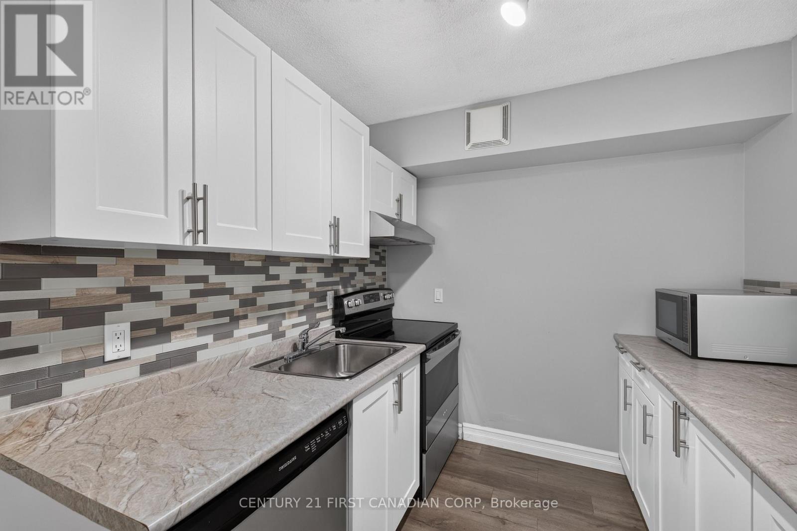 #222 15 JACKSWAY CRESCENT - 17