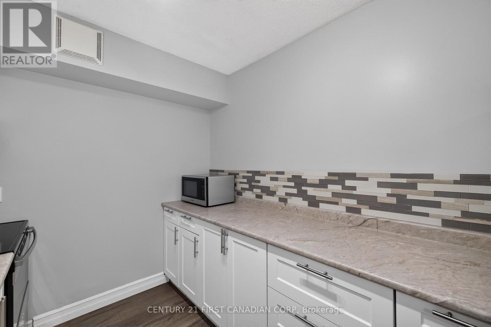 #222 15 JACKSWAY CRESCENT - 18