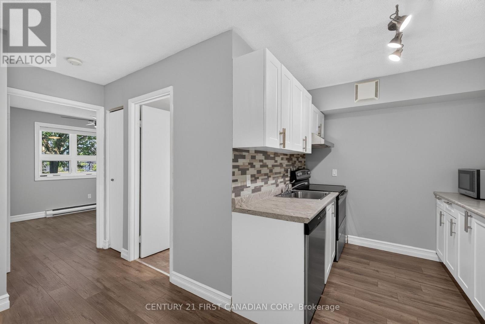 #222 15 JACKSWAY CRESCENT - 20