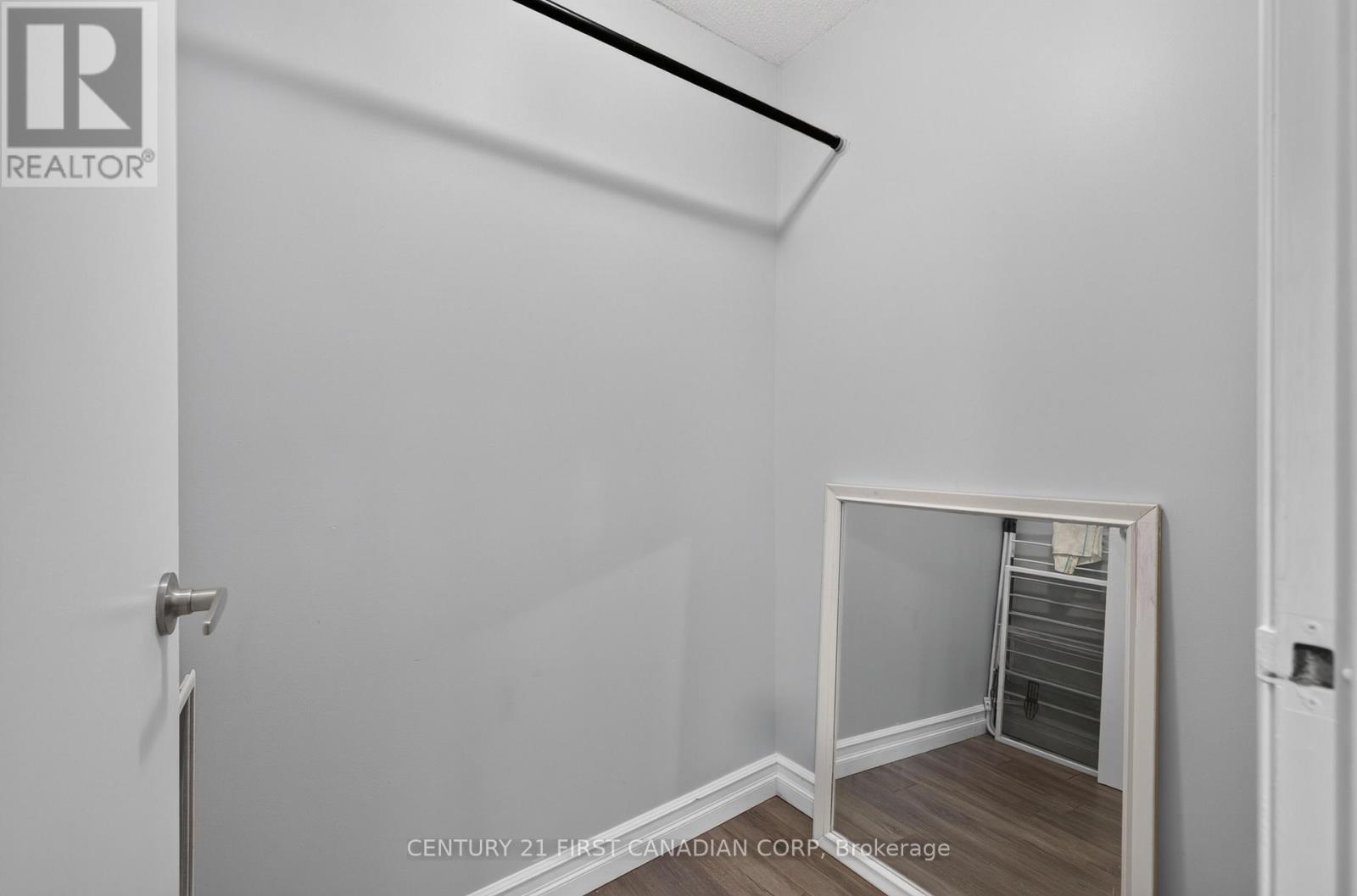 #222 15 JACKSWAY CRESCENT - 26