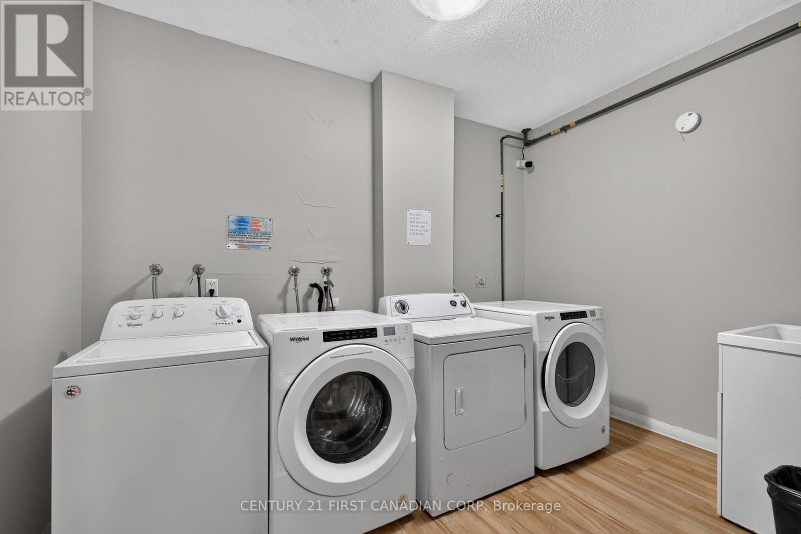 #222 15 JACKSWAY CRESCENT - 32