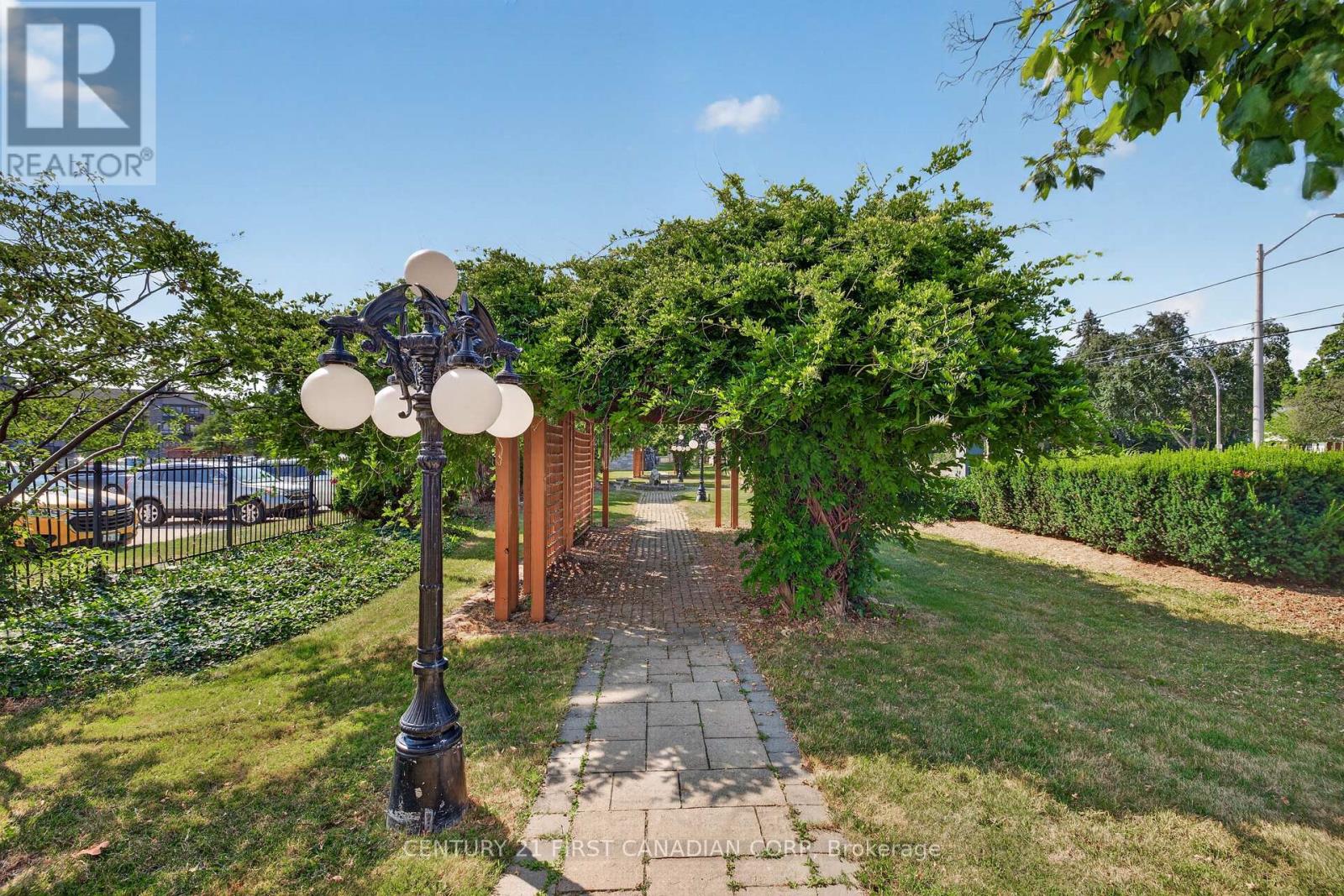 #222 15 JACKSWAY CRESCENT - 35