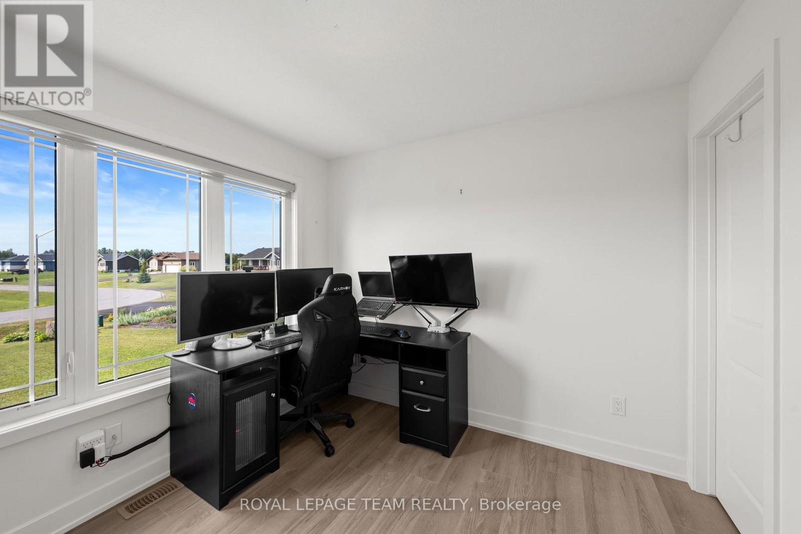 3572 CROSSWIND CRESCENT - 32