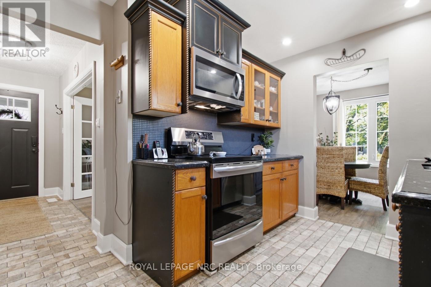182 LEASIDE DRIVE - Image 12