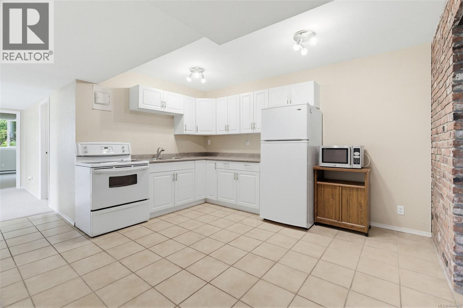 2595 Amanda Pl - 46
