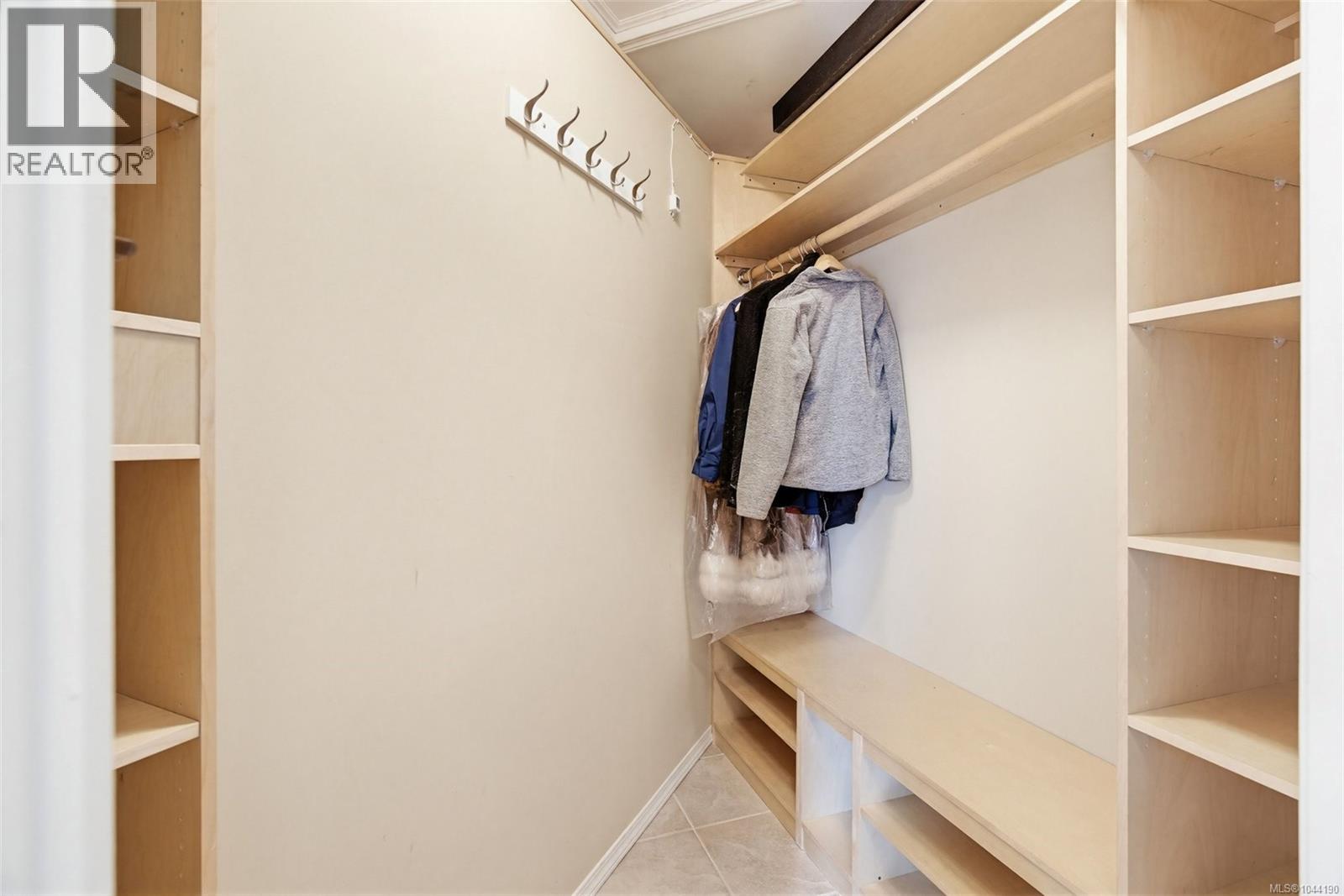 2595 Amanda Pl - 53