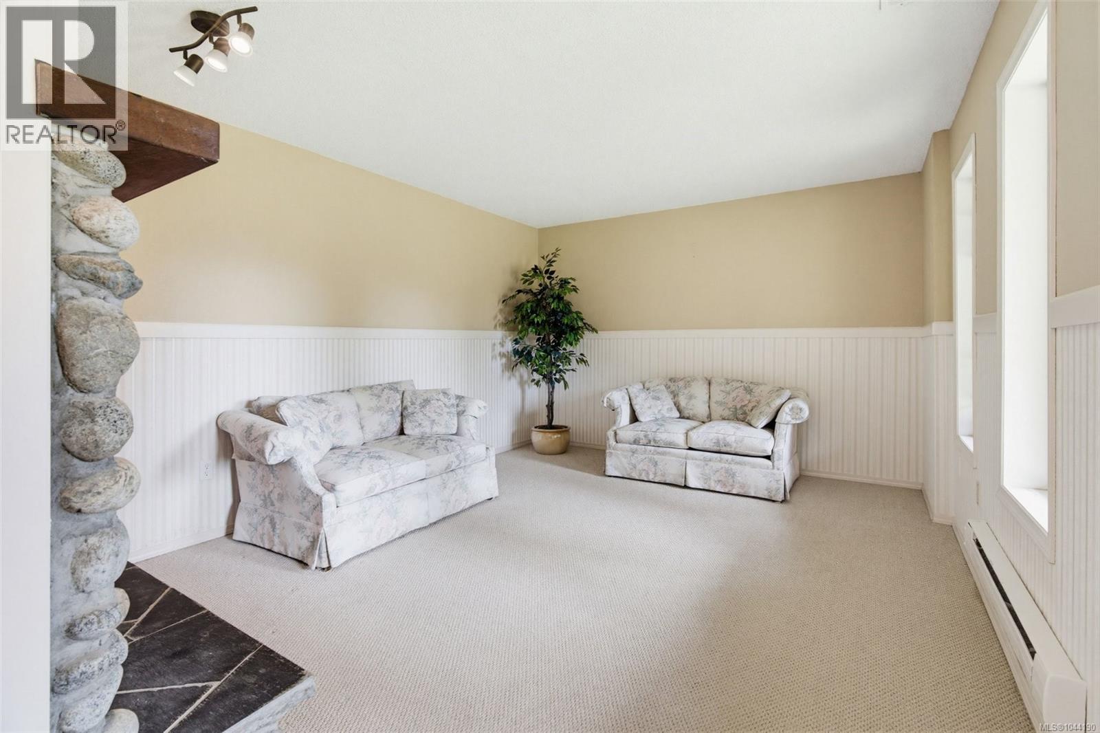 2595 Amanda Pl - 44