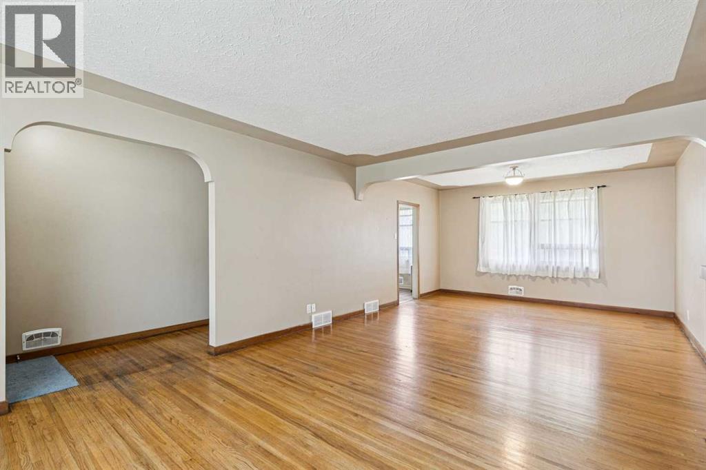 3103 13 Avenue SW - 4
