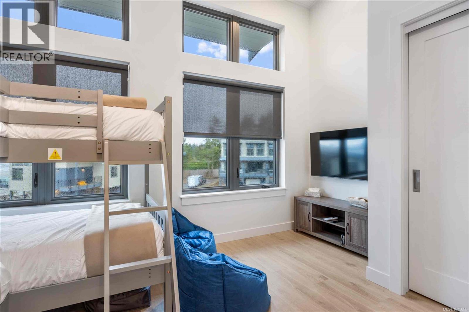 #10 9022 CLARKSON Ave - 17