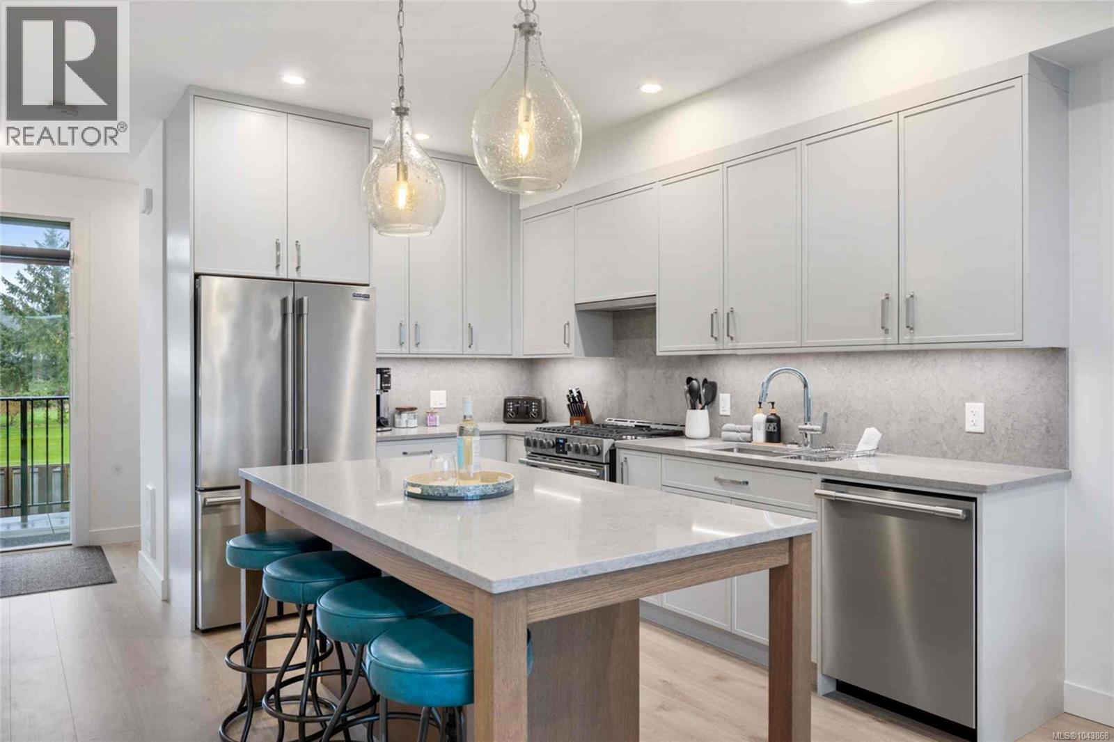 #10 9022 CLARKSON Ave - 12
