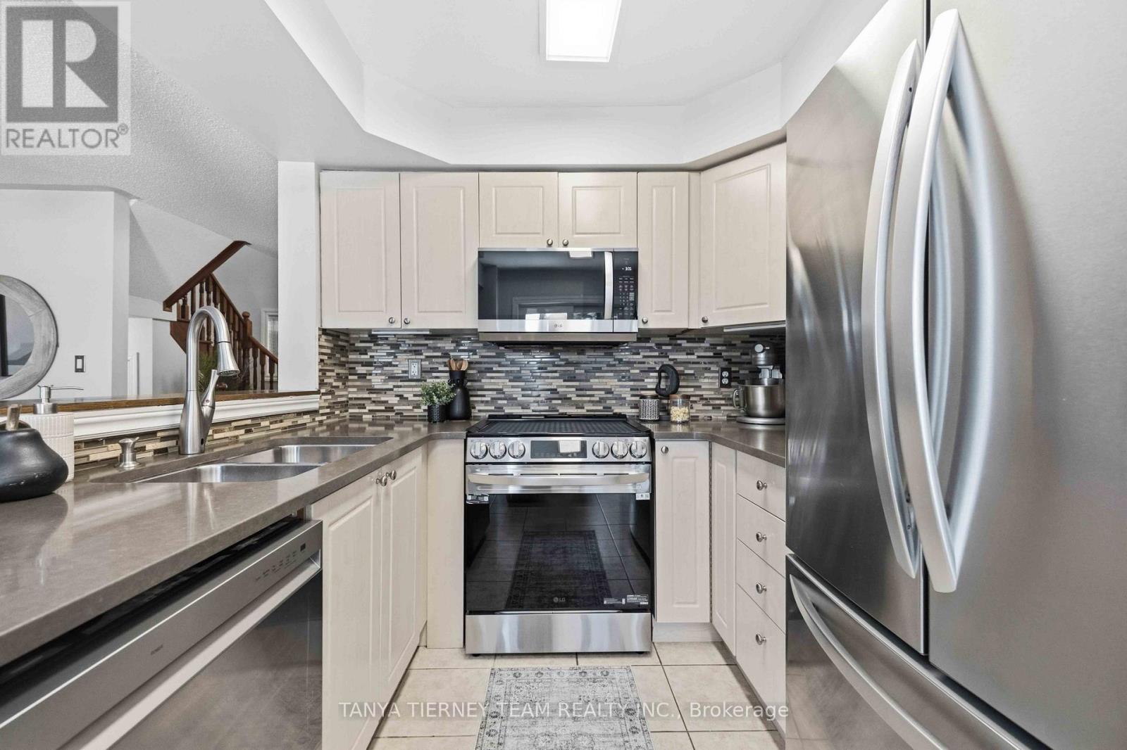 47 CORIANNE AVENUE - 23