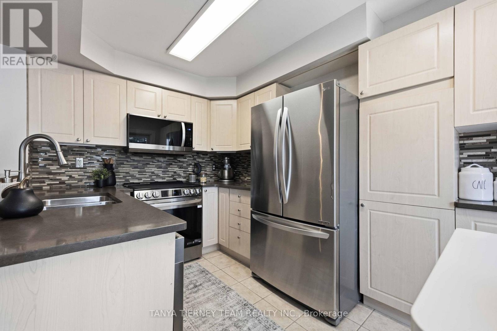 47 CORIANNE AVENUE - 24