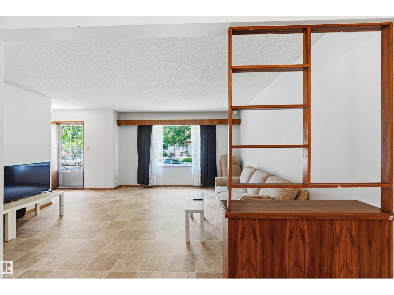 12015,12017 85 ST NW - 10