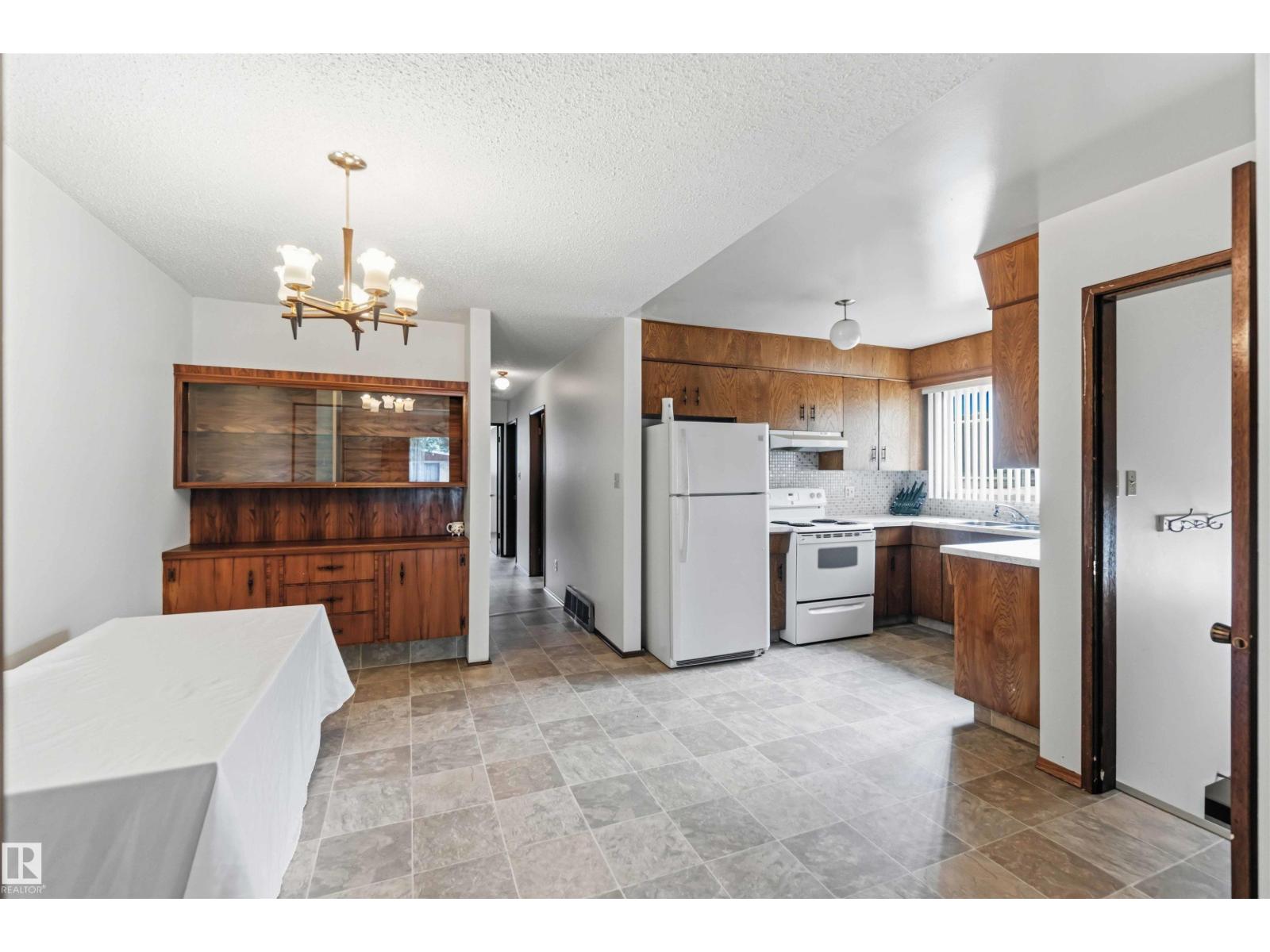 12015,12017 85 ST NW - 11