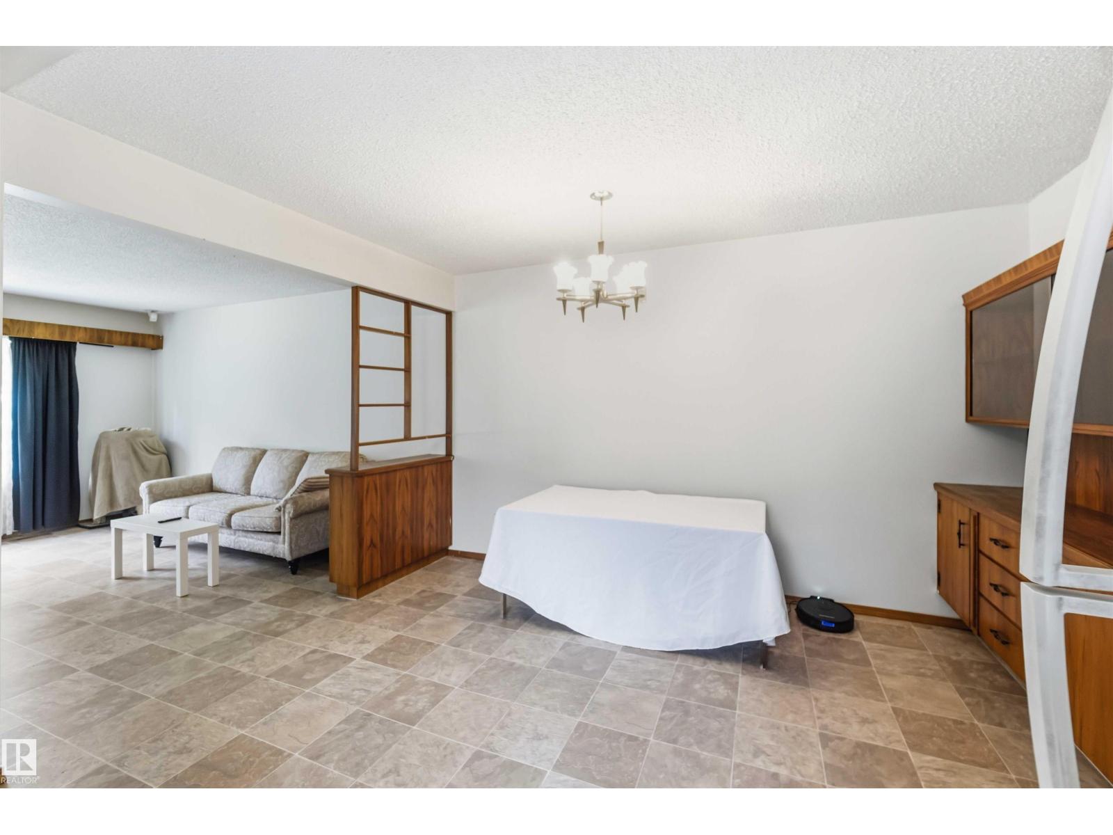 12015,12017 85 ST NW - 13