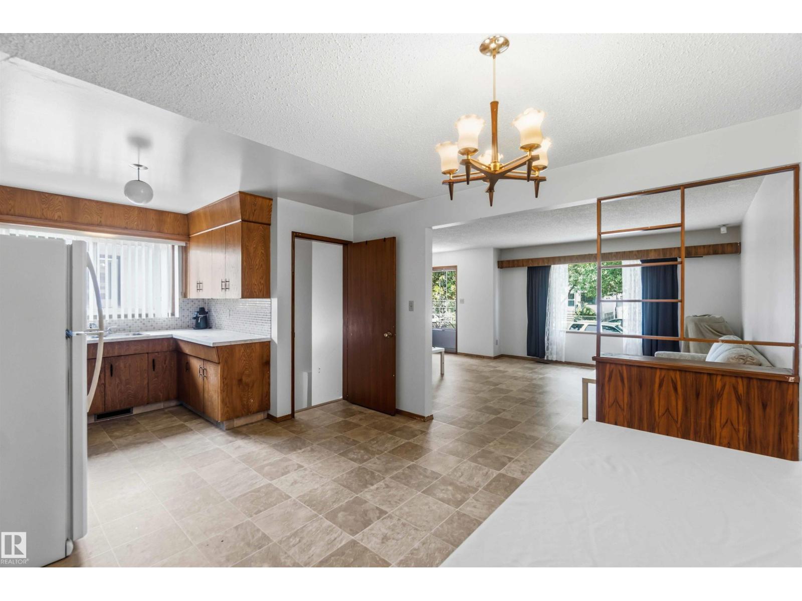 12015,12017 85 ST NW - 14