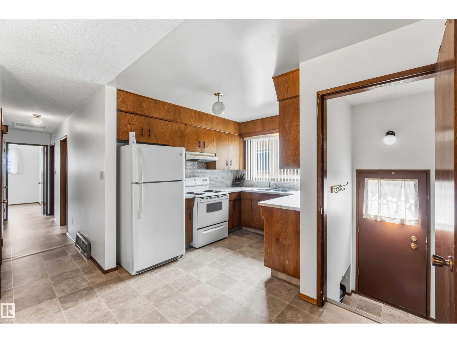 12015,12017 85 ST NW - 15