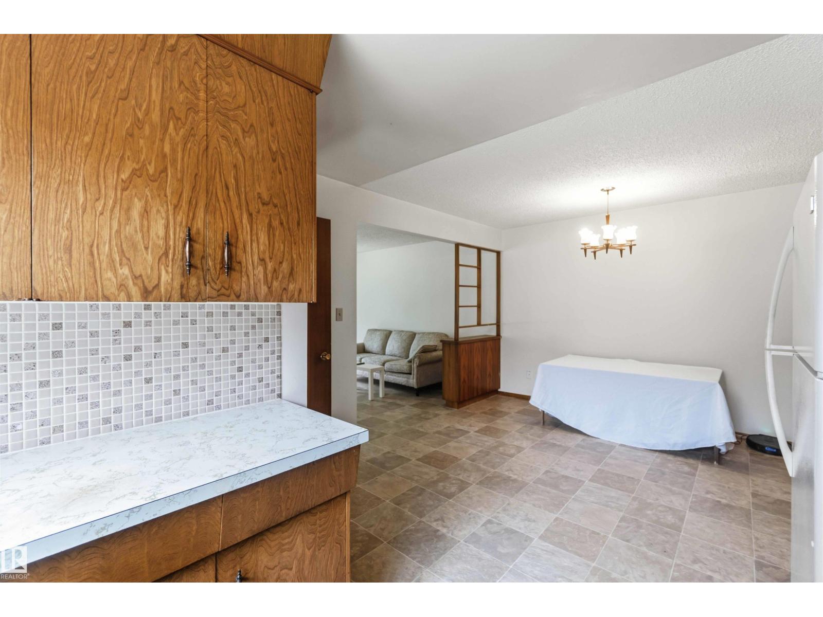 12015,12017 85 ST NW - 18