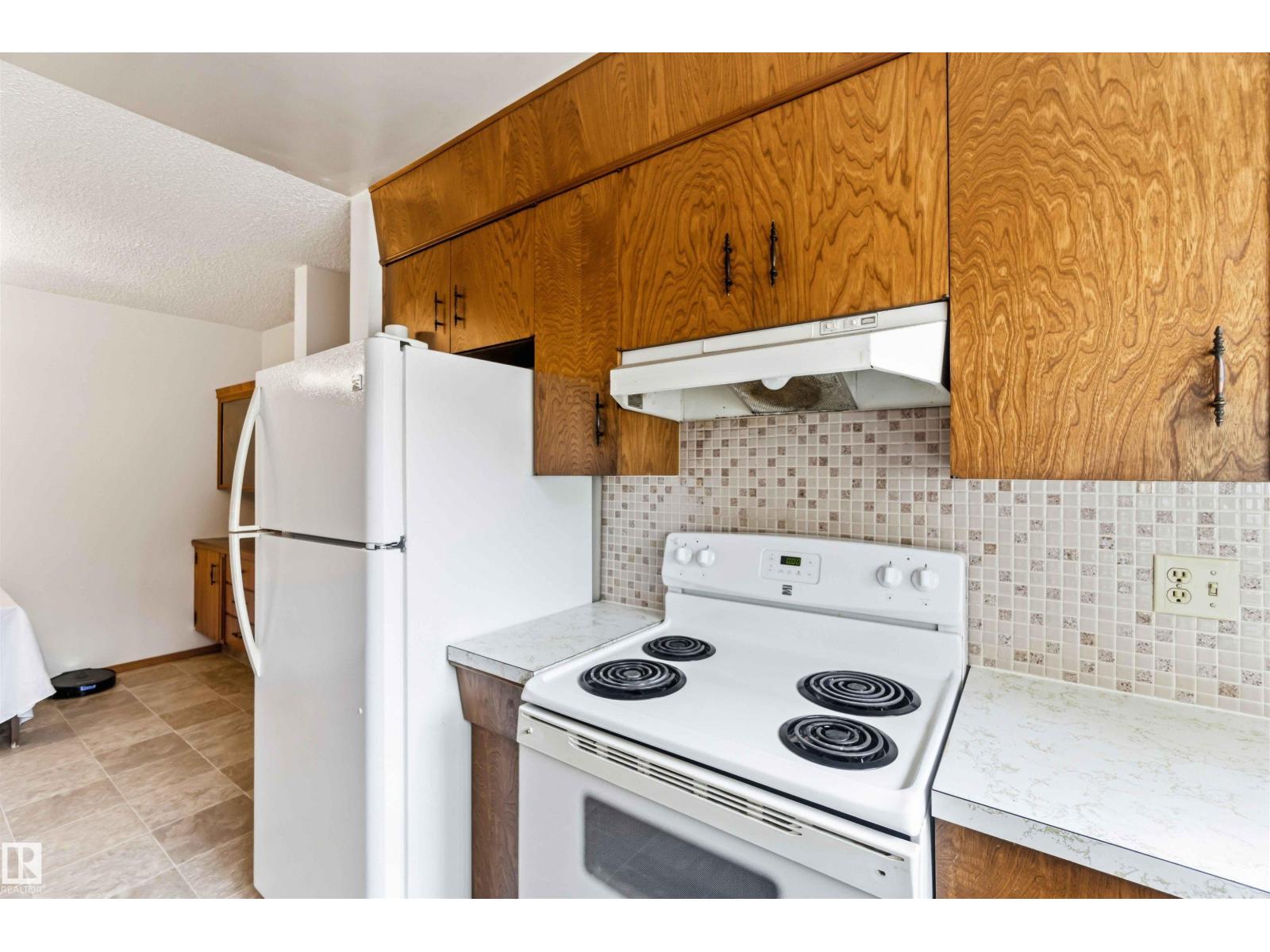 12015,12017 85 ST NW - 19