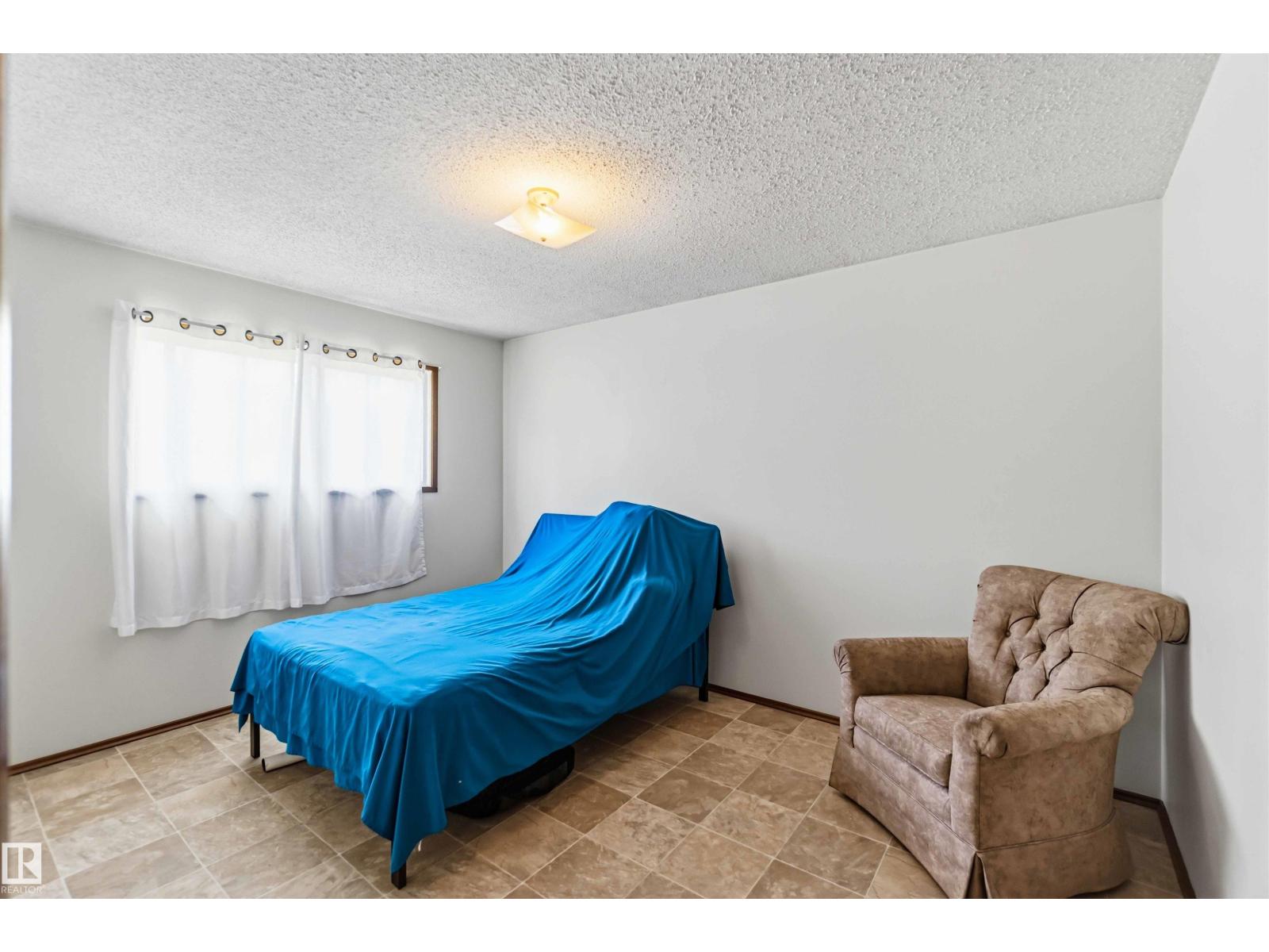 12015,12017 85 ST NW - 25