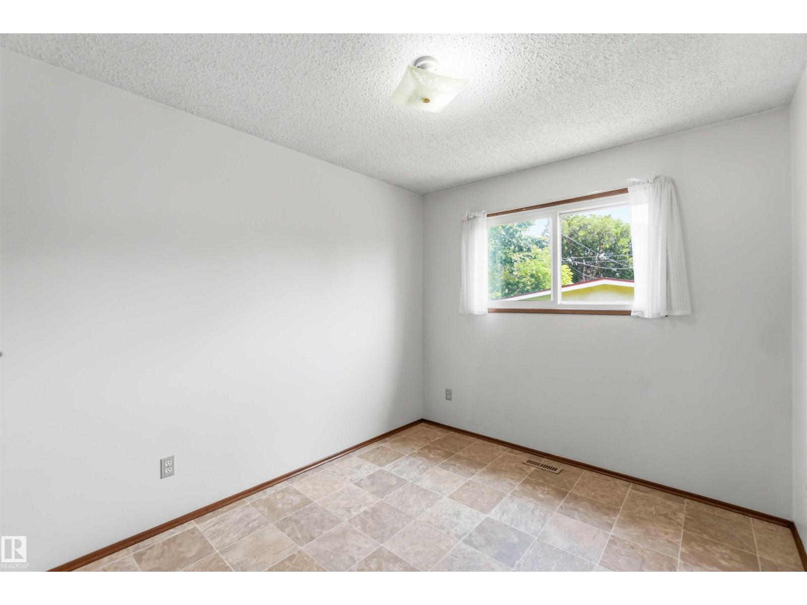 12015,12017 85 ST NW - 27