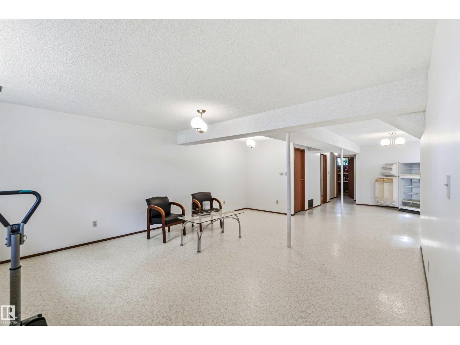 12015,12017 85 ST NW - 30
