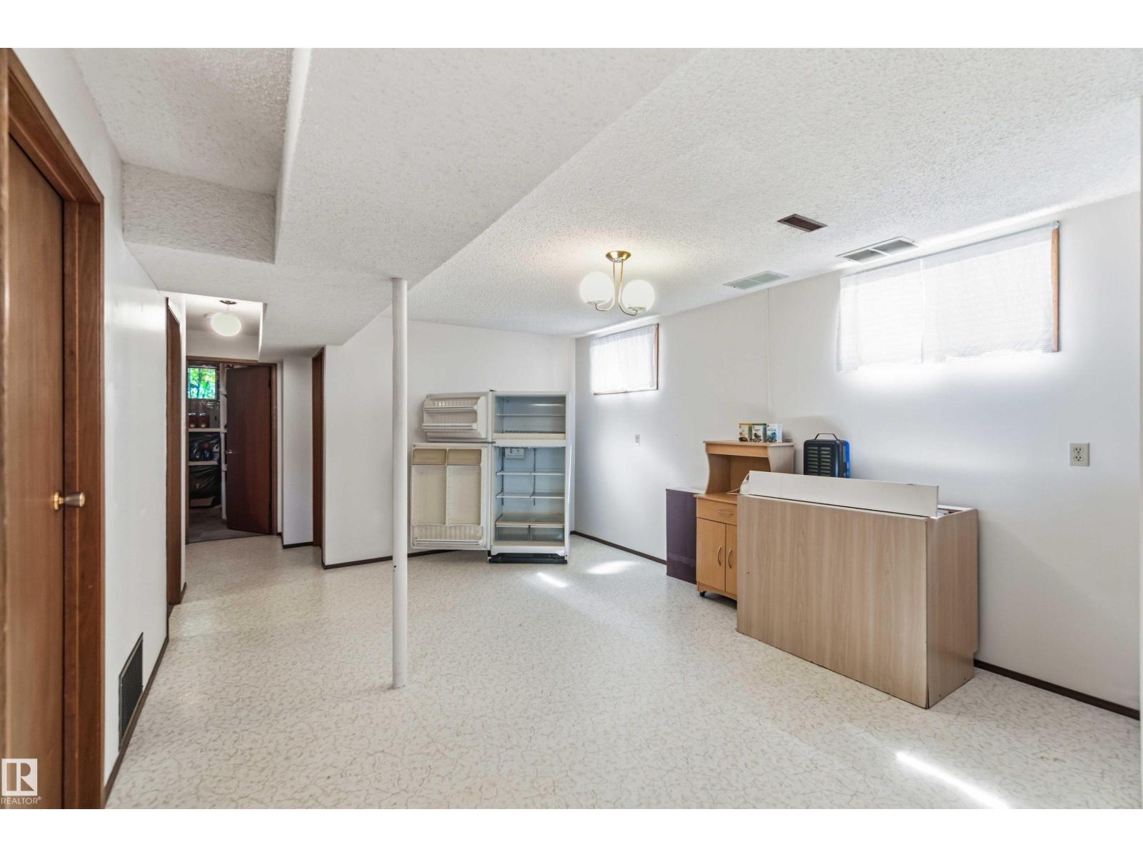 12015,12017 85 ST NW - 34