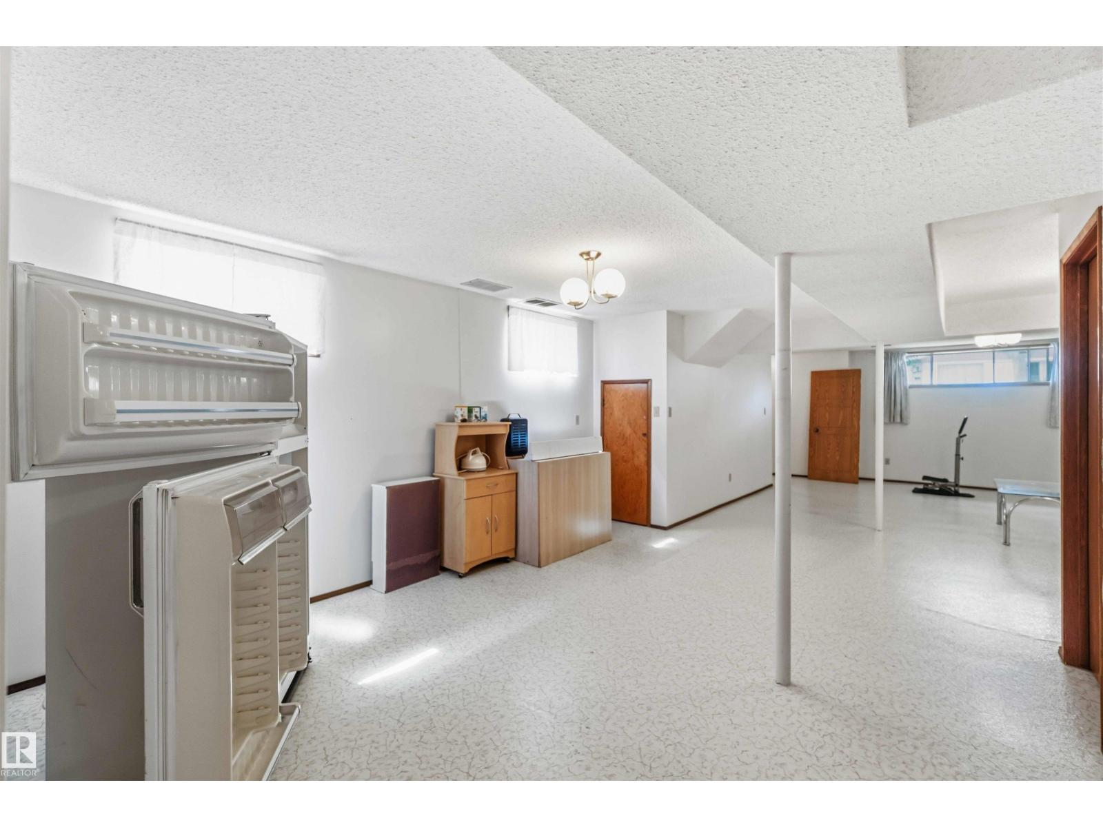 12015,12017 85 ST NW - 36