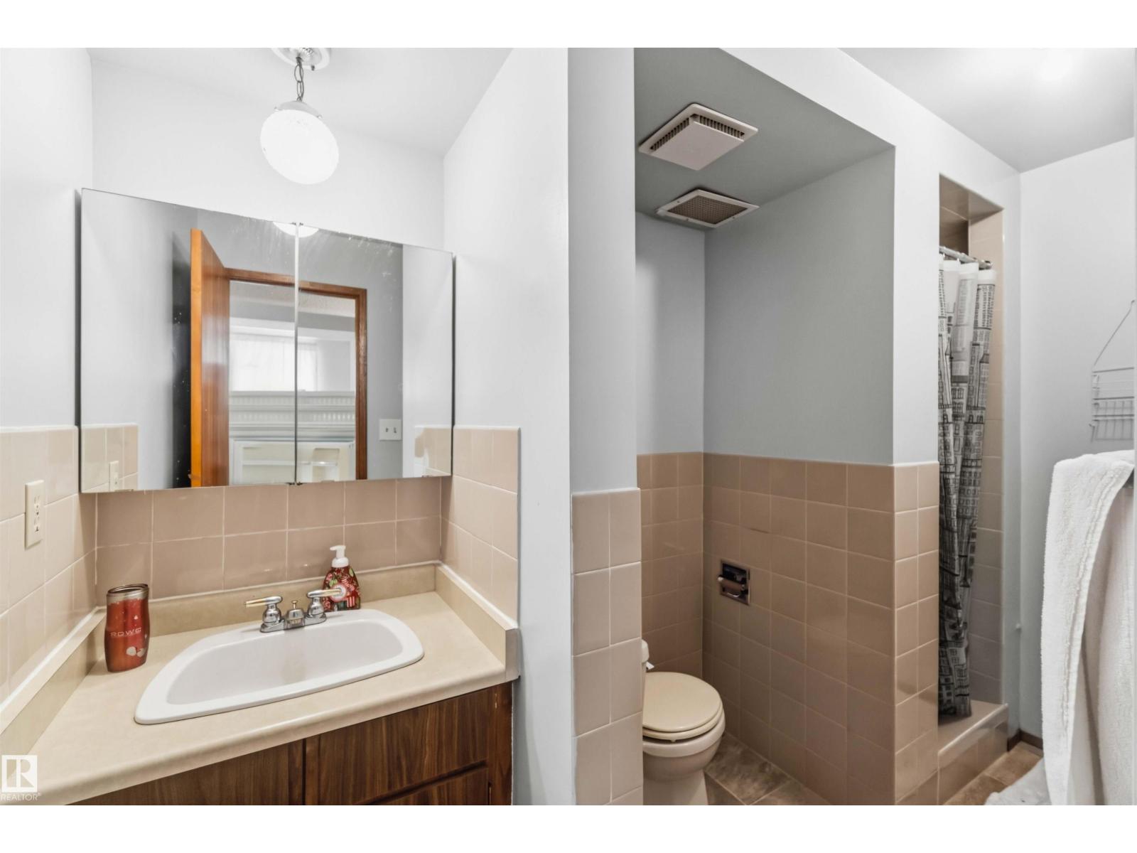 12015,12017 85 ST NW - 38