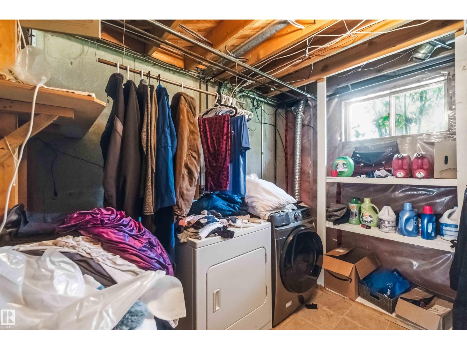 12015,12017 85 ST NW - 42