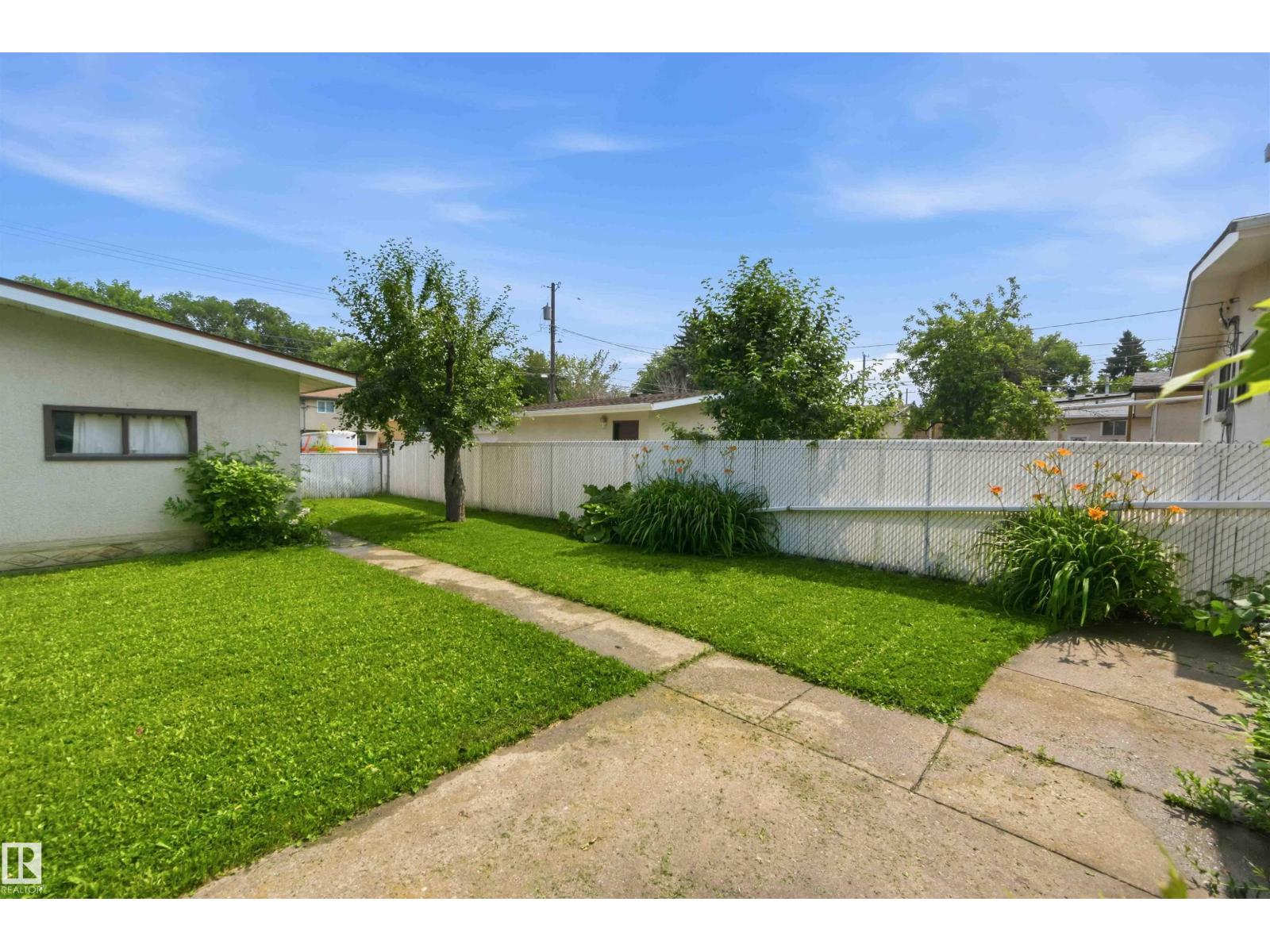 12015,12017 85 ST NW - 43