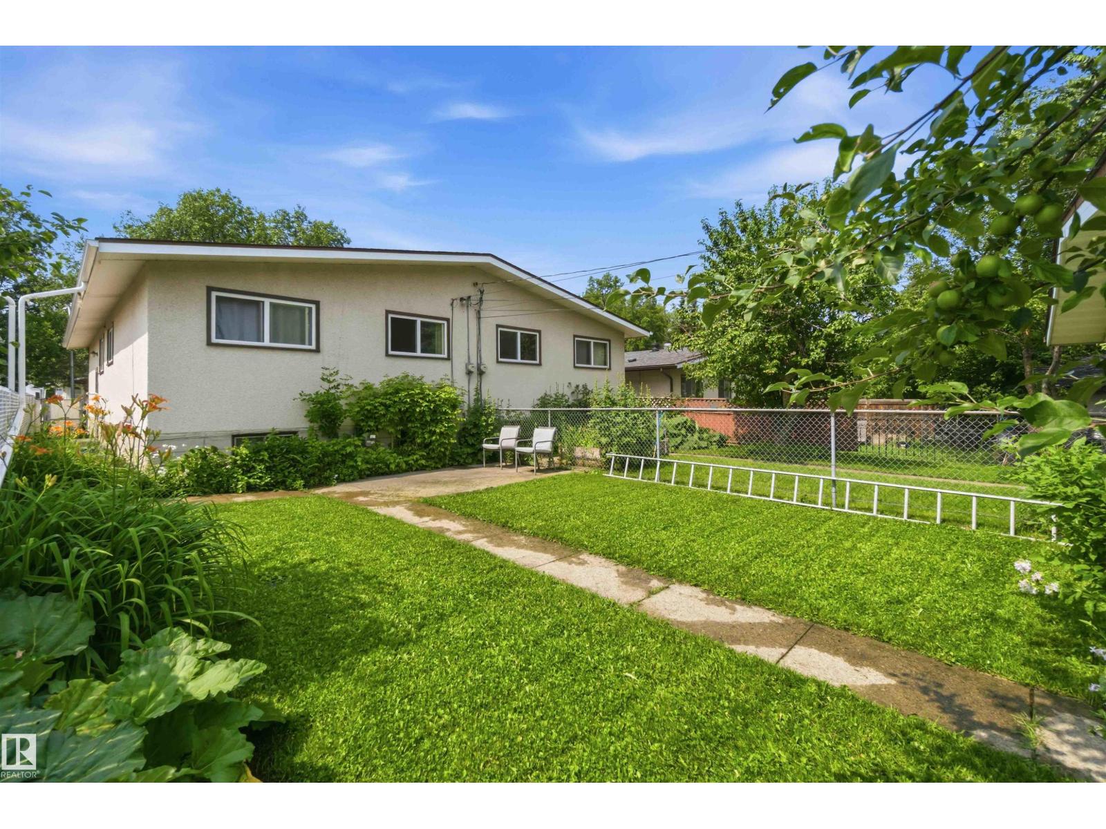 12015,12017 85 ST NW - 45