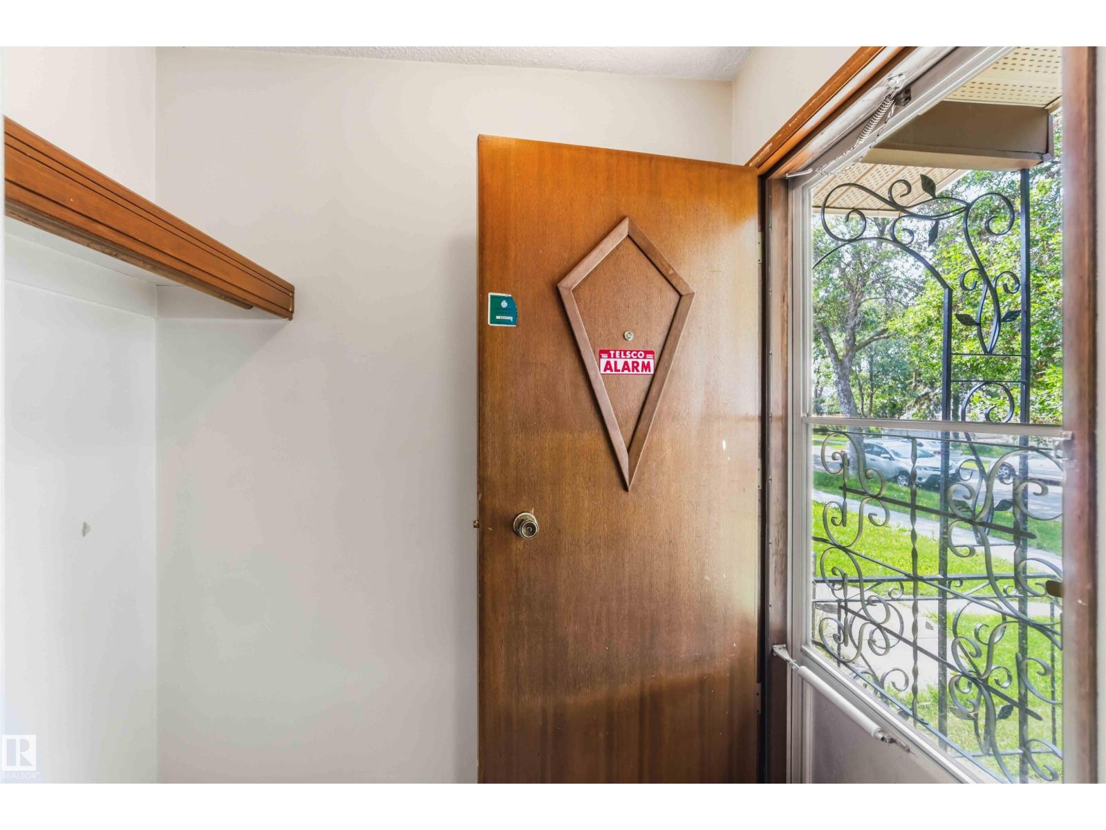 12015,12017 85 ST NW - 5