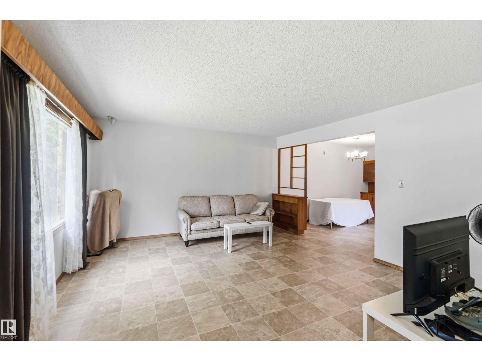 12015,12017 85 ST NW - 6