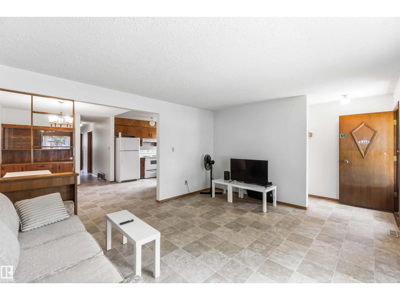 12015,12017 85 ST NW - 7