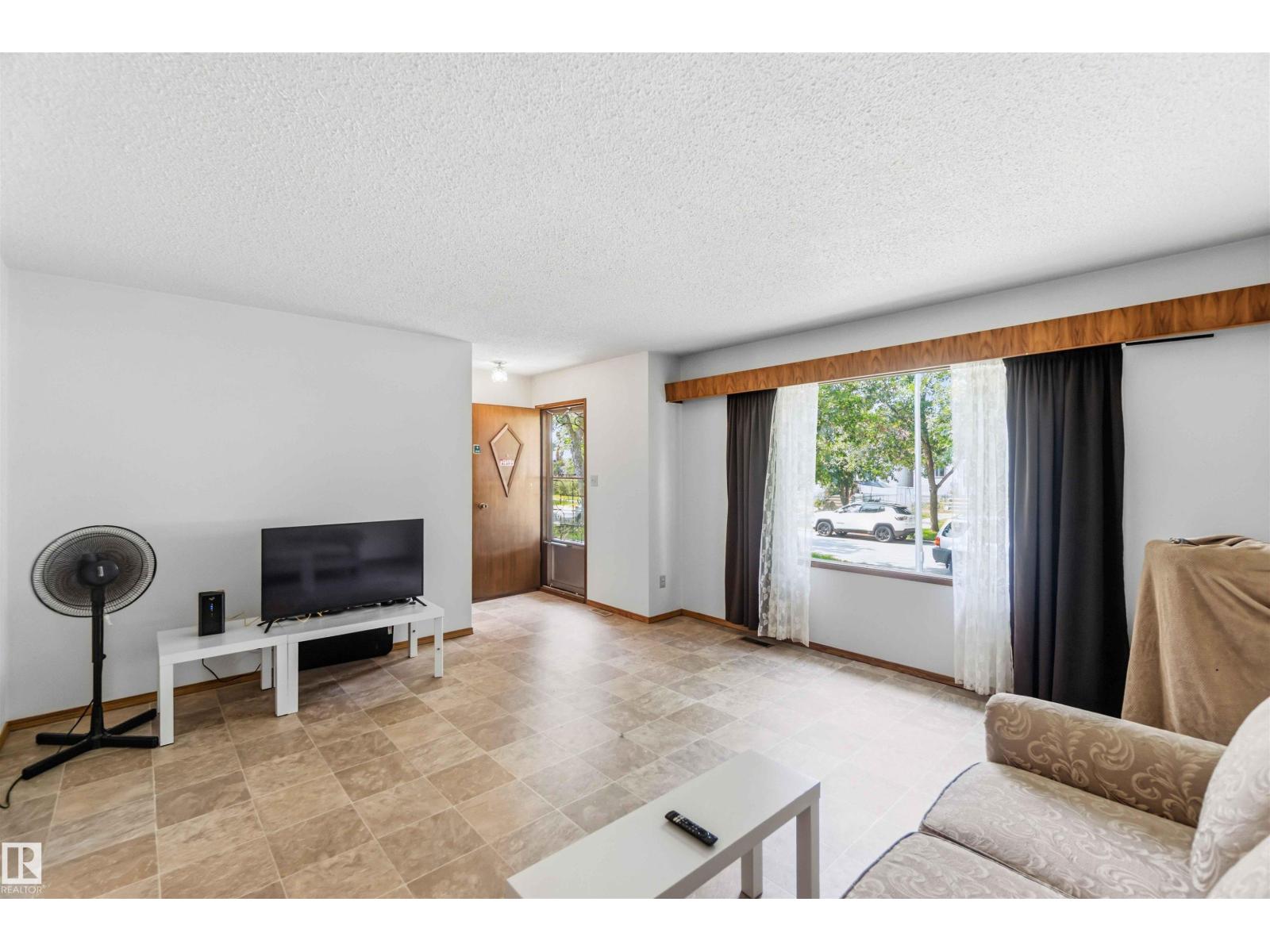 12015,12017 85 ST NW - 8