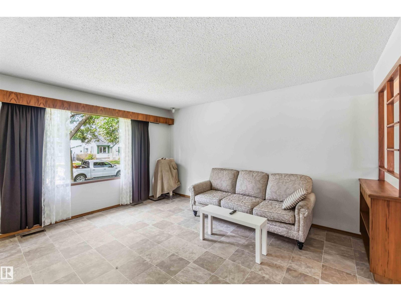 12015,12017 85 ST NW - Image 9