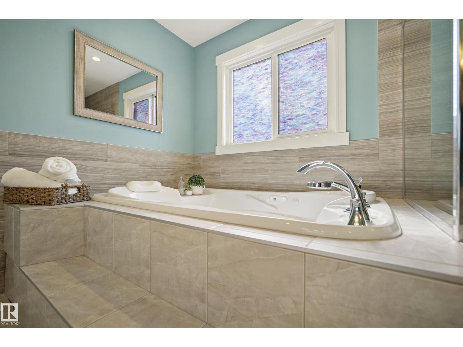 53 AINSLEY WY - 25