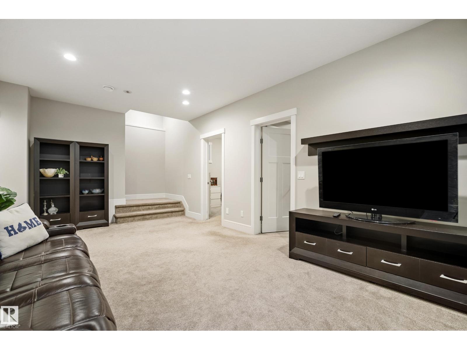 53 AINSLEY WY - 36