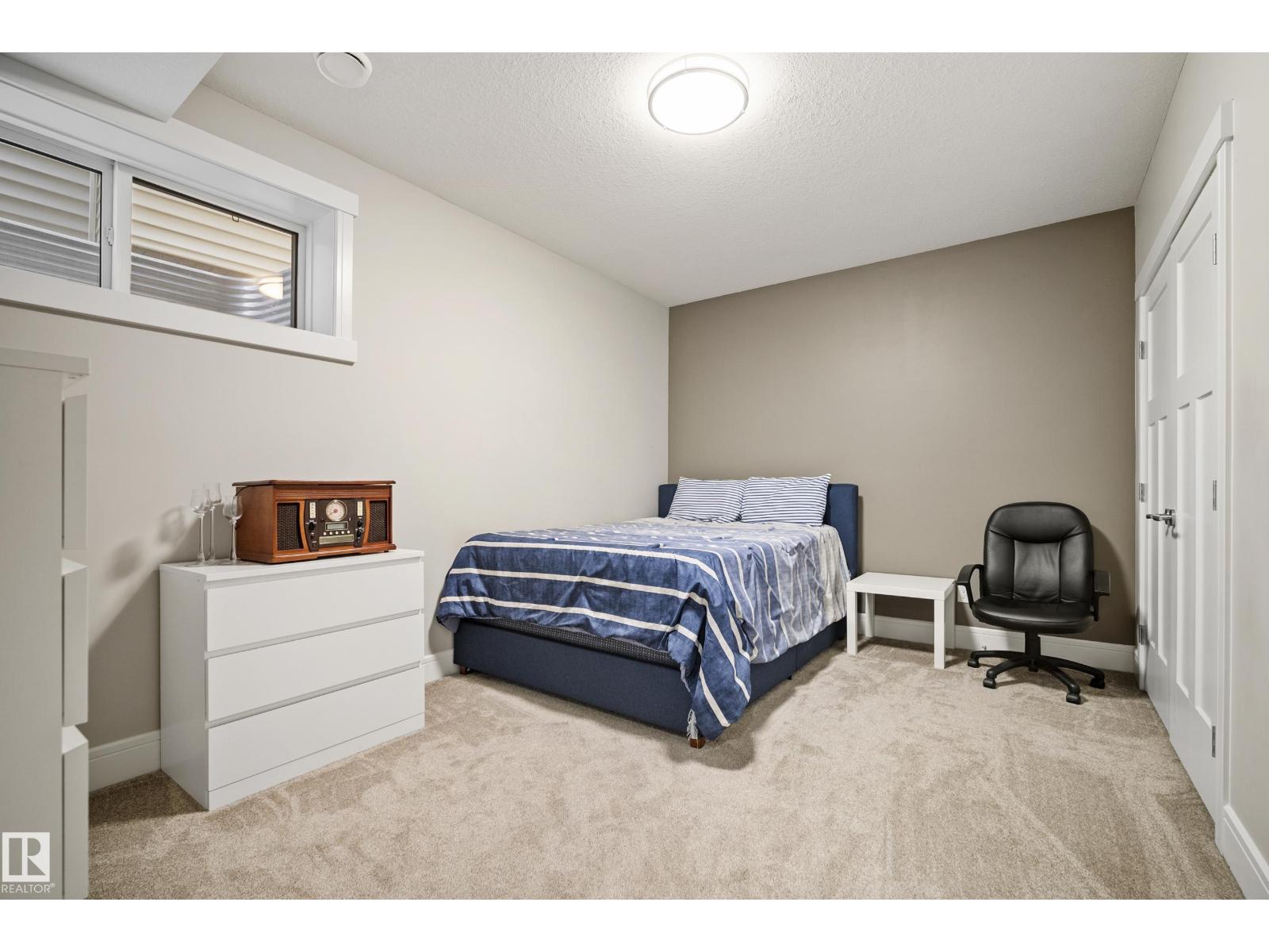 53 AINSLEY WY - 42