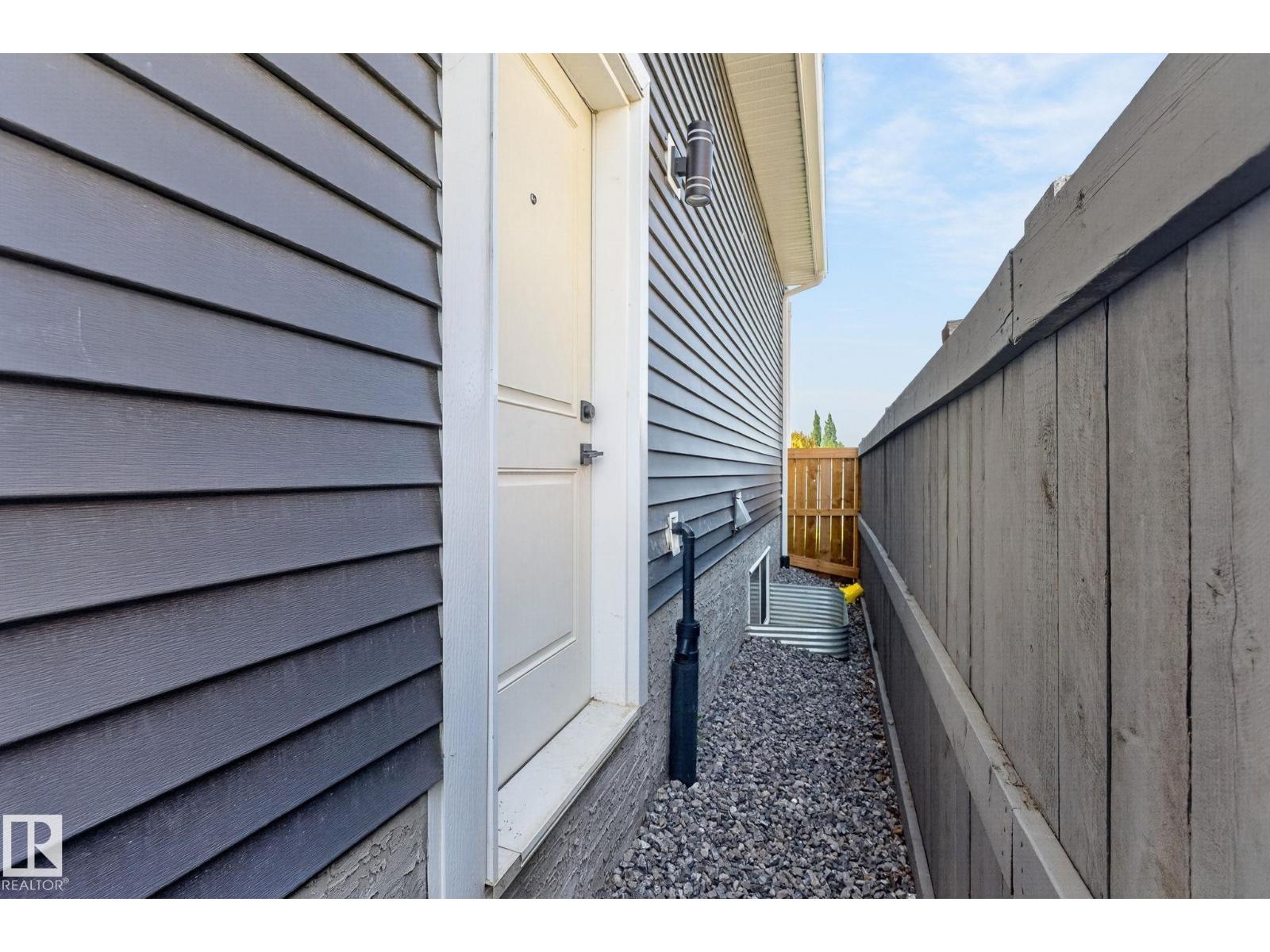 16304 19 AV SW - 52