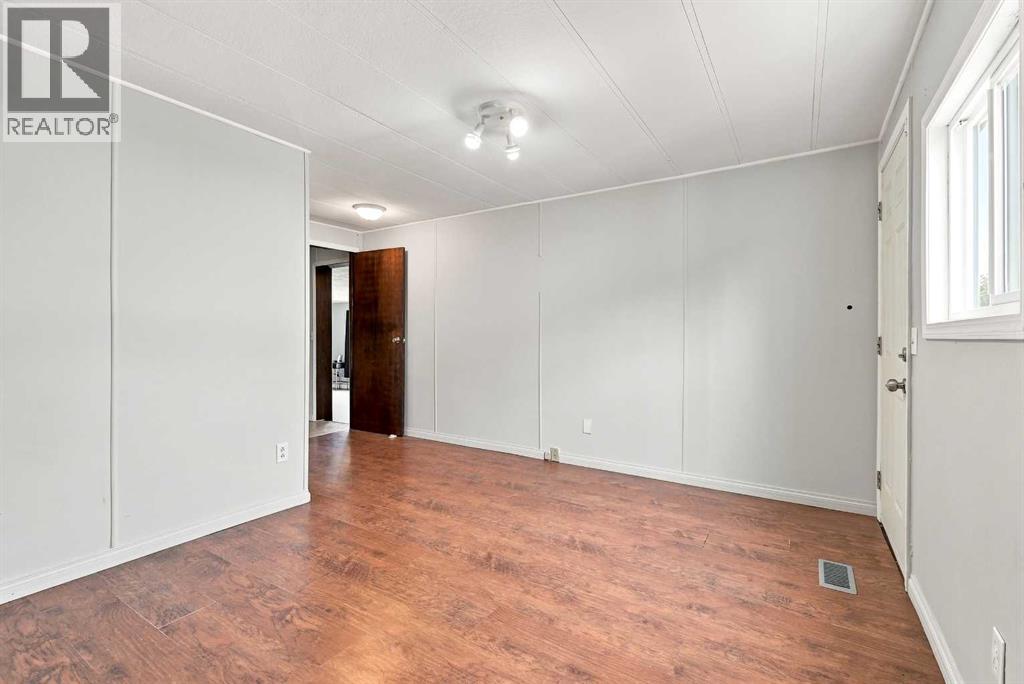#9, 5235 50 Street - Image 16