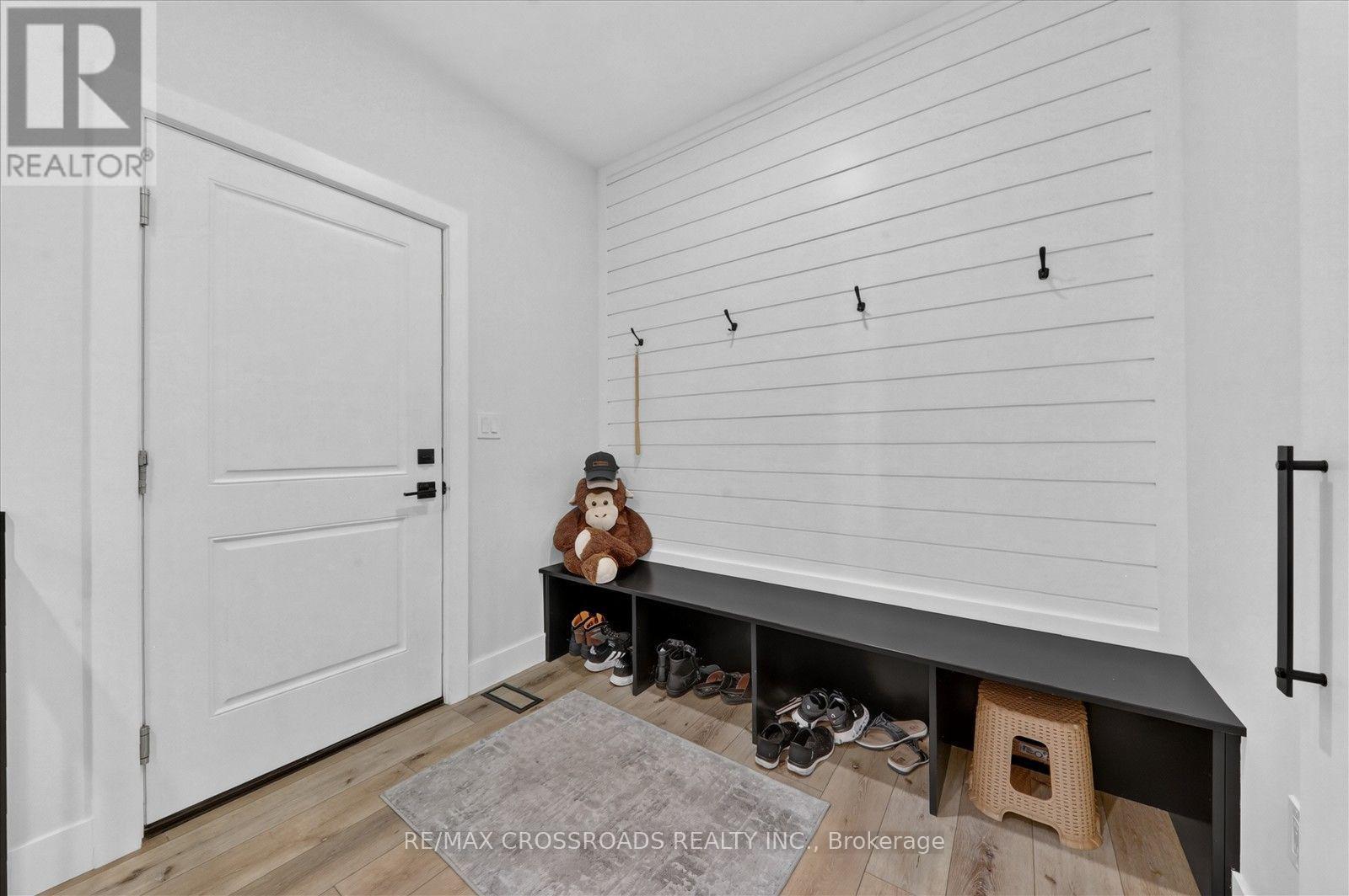 11 MCTAVISH CRESCENT N - 19