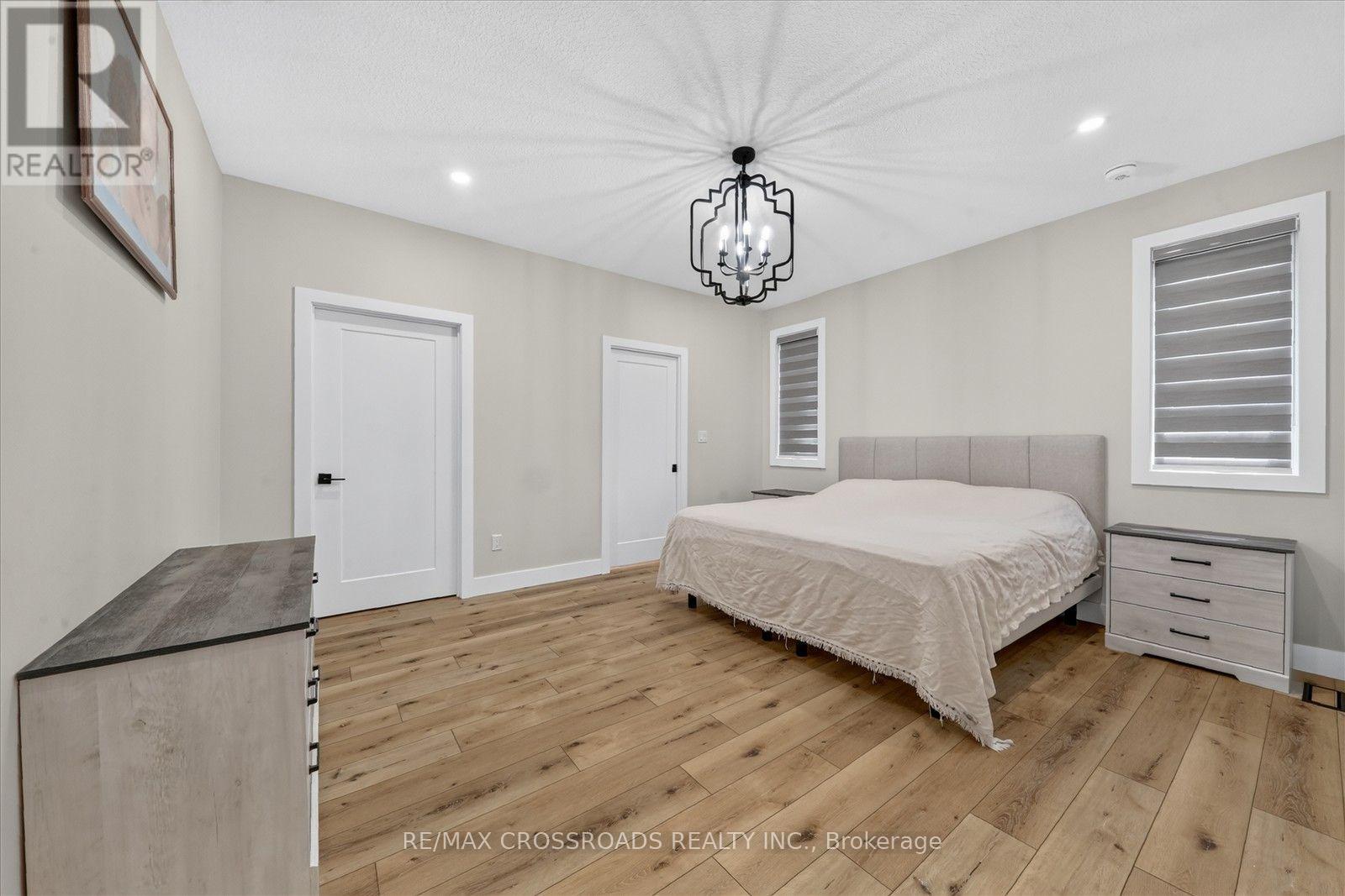 11 MCTAVISH CRESCENT N - 21