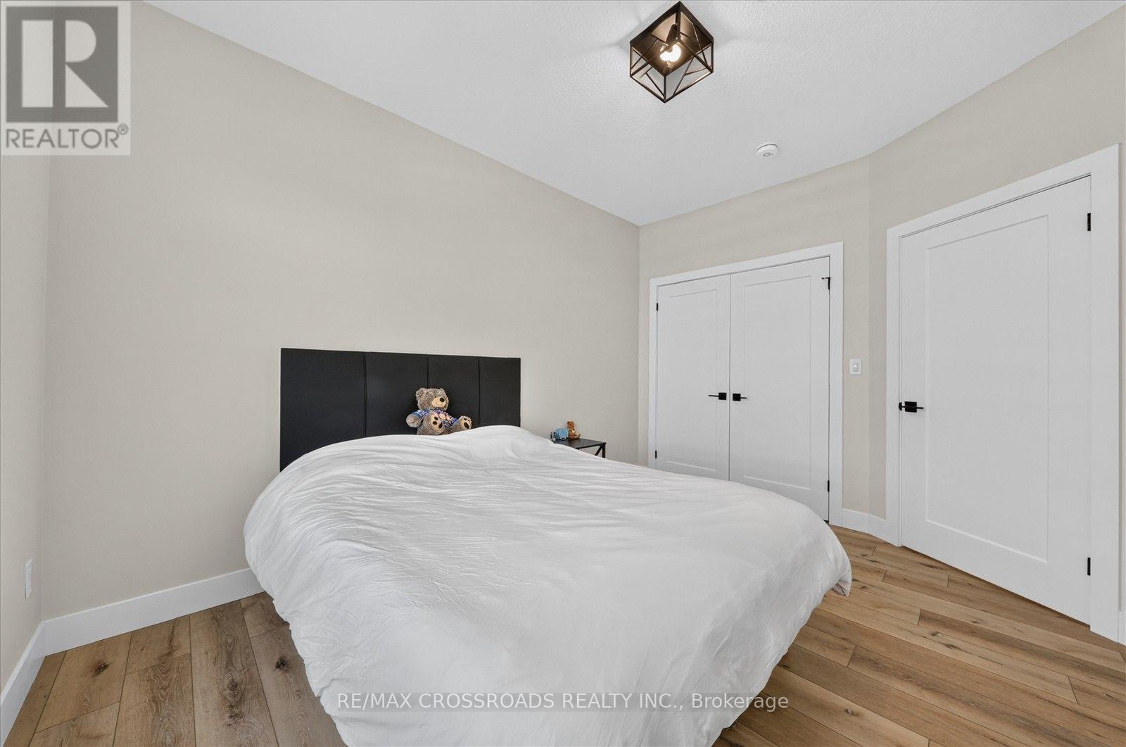 11 MCTAVISH CRESCENT N - 28