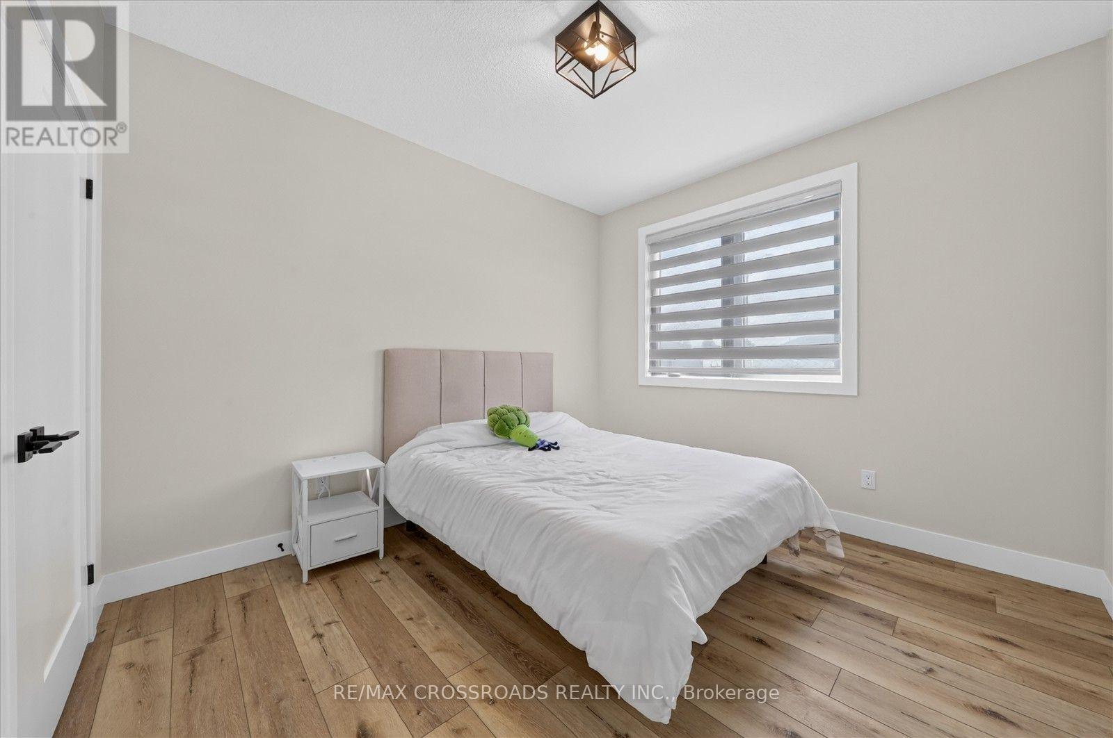 11 MCTAVISH CRESCENT N - 30